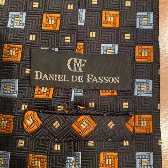 Daniel de Fasson tie - Picture 4 of 5